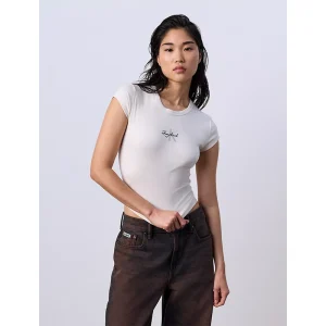 Areena Design <p>Jung Kook for Calvin Klein Monologo Baby Tee delivers pop-culture appeal, comfortable wear, and statement styling for everyday outfits.</p> Jung Kook for Calvin Klein Monologo Baby Tee <p>Jung Kook for Calvin Klein Monologo Baby Tee delivers pop-culture appeal, comfortable wear, and statement styling for everyday outfits.</p>