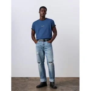 Areena Design <p>Jung Kook for Calvin Klein Monologo Dark Denim T-Shirt delivers pop-culture appeal, comfortable wear, and statement styling for everyday outfits.</p> Jung Kook for Calvin Klein Monologo Dark Denim T-Shirt <p>Jung Kook for Calvin Klein Monologo Dark Denim T-Shirt delivers pop-culture appeal, comfortable wear, and statement styling for everyday outfits.</p>
