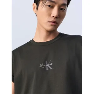 Areena Design Jung Kook for Calvin Klein Monologo T-Shirt delivers pop-culture appeal, comfortable wear, and statement styling for everyday outfits. Jung Kook for Calvin Klein Monologo T-Shirt Jung Kook for Calvin Klein Monologo T-Shirt delivers pop-culture appeal, comfortable wear, and statement styling for everyday outfits.