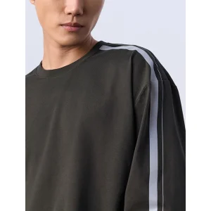 Areena Design <p>Jung Kook for Calvin Klein Racing Stripe Relaxed T-Shirt delivers motorsport energy, comfortable wear, and racing-inspired styling for everyday outfits.</p> Jung Kook for Calvin Klein Racing Stripe Relaxed T-Shirt <p>Jung Kook for Calvin Klein Racing Stripe Relaxed T-Shirt delivers motorsport energy, comfortable wear, and racing-inspired styling for everyday outfits.</p>
