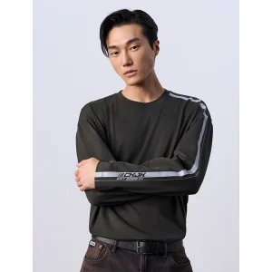 Areena Design <p>Jung Kook for Calvin Klein Racing Stripe Relaxed T-Shirt delivers motorsport energy, comfortable wear, and racing-inspired styling for everyday outfits.</p> Jung Kook for Calvin Klein Racing Stripe Relaxed T-Shirt <p>Jung Kook for Calvin Klein Racing Stripe Relaxed T-Shirt delivers motorsport energy, comfortable wear, and racing-inspired styling for everyday outfits.</p>