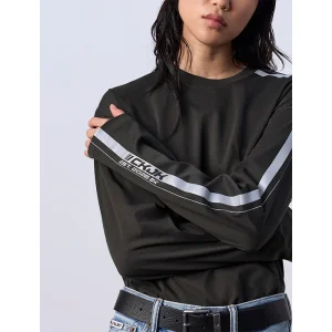 Areena Design <p>Jung Kook for Calvin Klein Racing Stripe Relaxed T-Shirt delivers motorsport energy, comfortable wear, and racing-inspired styling for everyday outfits.</p> Jung Kook for Calvin Klein Racing Stripe Relaxed T-Shirt <p>Jung Kook for Calvin Klein Racing Stripe Relaxed T-Shirt delivers motorsport energy, comfortable wear, and racing-inspired styling for everyday outfits.</p>