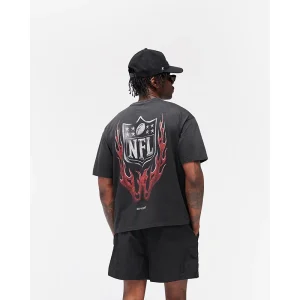 Areena Design <p>NFL Shield x Represent T-Shirt delivers graphic streetwear character with collaboration-inspired branding, easy graphic styling, making it a standout choice for casual outfits and everyday rotation.</p> NFL Shield x Represent T-Shirt <p>NFL Shield x Represent T-Shirt delivers graphic streetwear character with collaboration-inspired branding, easy graphic styling, making it a standout choice for casual outfits and everyday rotation.</p>