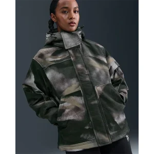 Areena Design <p>Nike x Stüssy Utility Hooded Jacket delivers statement outerwear style with collaboration-inspired branding, layered outerwear function, making it a standout choice for cold-weather outfits and everyday rotation.</p> Nike x Stüssy Utility Hooded Jacket <p>Nike x Stüssy Utility Hooded Jacket delivers statement outerwear style with collaboration-inspired branding, layered outerwear function, making it a standout choice for cold-weather outfits and everyday rotation.</p>