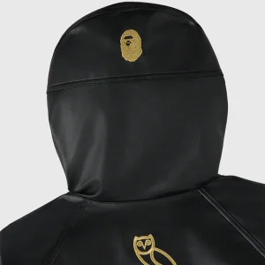 Areena Design <p>OVO x BAPE Faux Leather Snowboard Jacket delivers premium outerwear comfort, versatile layering, and standout fashion appeal.</p> OVO x BAPE Faux Leather Snowboard Jacket <p>OVO x BAPE Faux Leather Snowboard Jacket delivers premium outerwear comfort, versatile layering, and standout fashion appeal.</p>