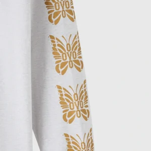 Areena Design <p>OVO x NEEDLES Papillon Long-Sleeve Tee delivers lightweight comfort, stylish graphics, and everyday versatility.</p> OVO x NEEDLES Papillon Long-Sleeve Tee <p>OVO x NEEDLES Papillon Long-Sleeve Tee delivers lightweight comfort, stylish graphics, and everyday versatility.</p>