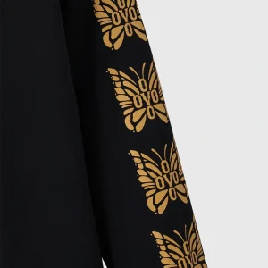 Areena Design <p>OVO x NEEDLES Papillon Long-Sleeve Tee delivers lightweight comfort, stylish graphics, and everyday versatility.</p> OVO x NEEDLES Papillon Long-Sleeve Tee <p>OVO x NEEDLES Papillon Long-Sleeve Tee delivers lightweight comfort, stylish graphics, and everyday versatility.</p>