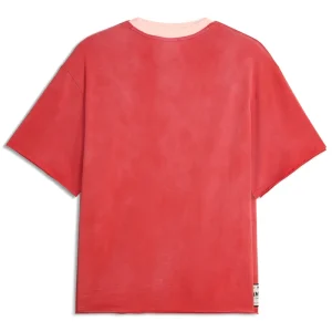 Areena Design <p>Puma x Nahmias Short Sleeve Tee delivers graphic streetwear character with collaboration-inspired branding, easy graphic styling, making it a standout choice for casual outfits and everyday rotation.</p> Puma x Nahmias Short Sleeve Tee <p>Puma x Nahmias Short Sleeve Tee delivers graphic streetwear character with collaboration-inspired branding, easy graphic styling, making it a standout choice for casual outfits and everyday rotation.</p>