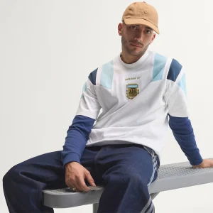 Areena Design <p><strong>Adidas FIFA World Cup 26 Argentina EQT Tee</strong> brings football-inspired style into match days, casual outfits, travel and gifting. Pair it with shorts, denim, cargos, track pants or a light overshirt for an easy supporter look.</p> Adidas FIFA World Cup 26 Argentina EQT Tee <p><strong>Adidas FIFA World Cup 26 Argentina EQT Tee</strong> brings football-inspired style into match days, casual outfits, travel and gifting. Pair it with shorts, denim, cargos, track pants or a light overshirt for an easy supporter look.</p>
