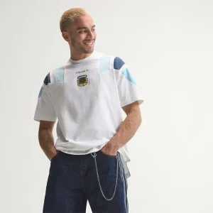 Areena Design <p><strong>Adidas FIFA World Cup 26 Argentina EQT Tee</strong> brings football-inspired style into match days, casual outfits, travel and gifting. Pair it with shorts, denim, cargos, track pants or a light overshirt for an easy supporter look.</p> Adidas FIFA World Cup 26 Argentina EQT Tee <p><strong>Adidas FIFA World Cup 26 Argentina EQT Tee</strong> brings football-inspired style into match days, casual outfits, travel and gifting. Pair it with shorts, denim, cargos, track pants or a light overshirt for an easy supporter look.</p>