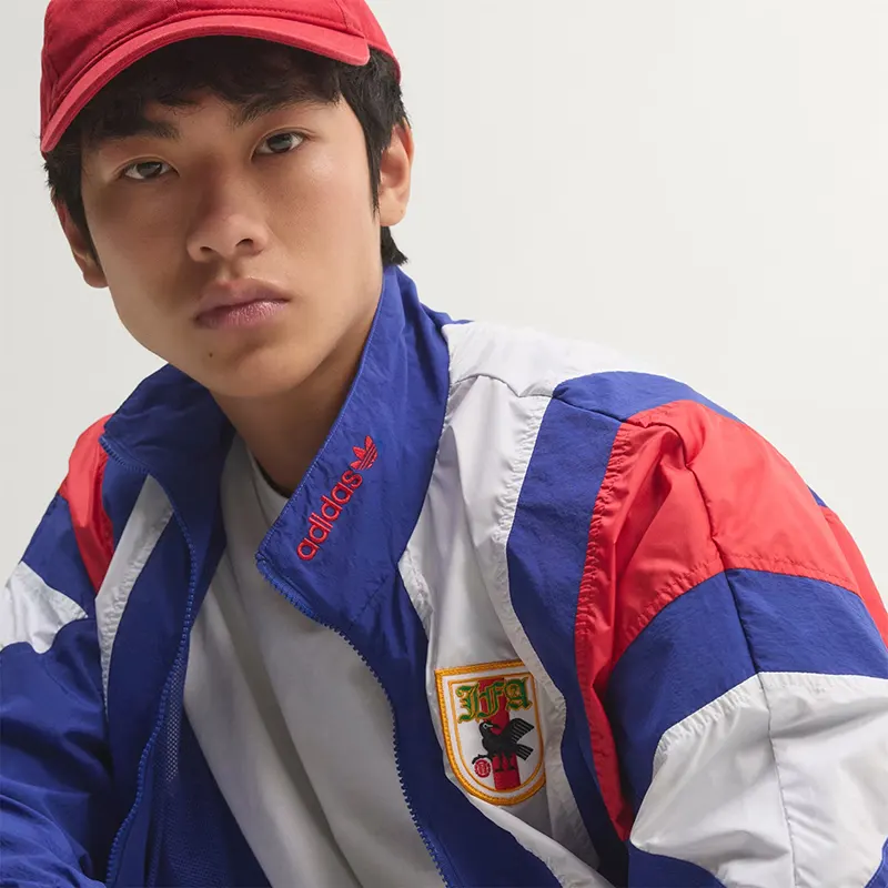 Adidas FIFA World Cup 26 Japan EQT Track Top 4 Adidas FIFA World Cup 26 Japan EQT Track Top <p><strong>Adidas FIFA World Cup 26 Japan EQT Track Top</strong> brings football-inspired style into match days, casual outfits, travel and gifting. Pair it with denim, cargos, joggers, track pants or clean sneakers for an easy supporter look.</p>