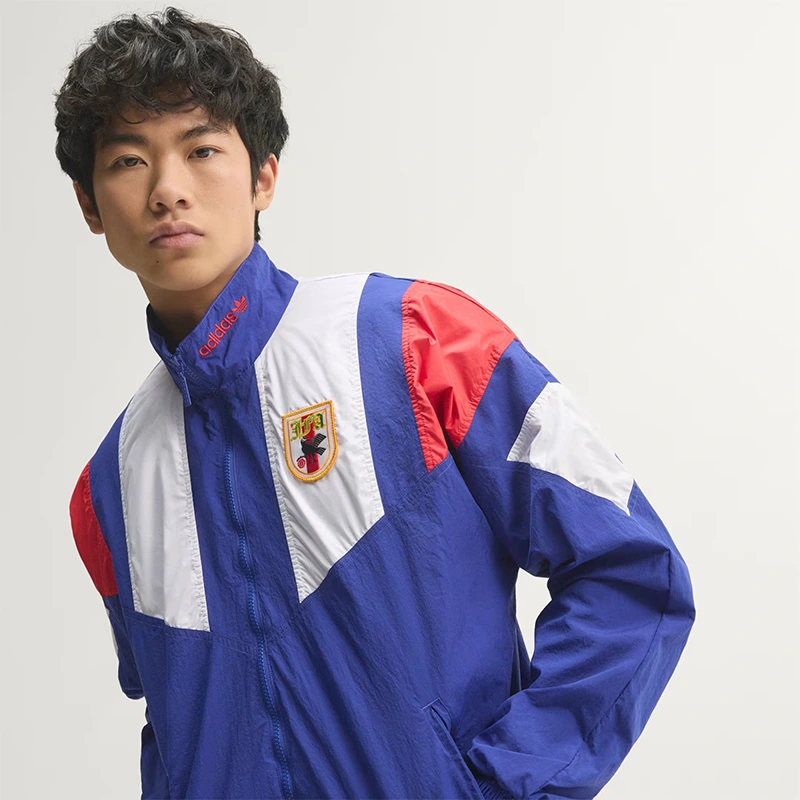 Adidas FIFA World Cup 26 Japan EQT Track Top 8 Adidas FIFA World Cup 26 Japan EQT Track Top <p><strong>Adidas FIFA World Cup 26 Japan EQT Track Top</strong> brings football-inspired style into match days, casual outfits, travel and gifting. Pair it with denim, cargos, joggers, track pants or clean sneakers for an easy supporter look.</p>