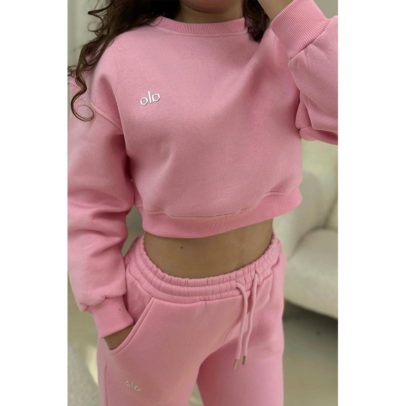 Alo Cropped Sweatshirt 1 Alo Cropped Sweatshirt <p>Alo Cropped Sweatshirt gives you a warm everyday layer with simple comfort and a polished casual feel. Style it for winter styling, casual days, coffee runs, office-casual outfits, and relaxed weekends.</p>
