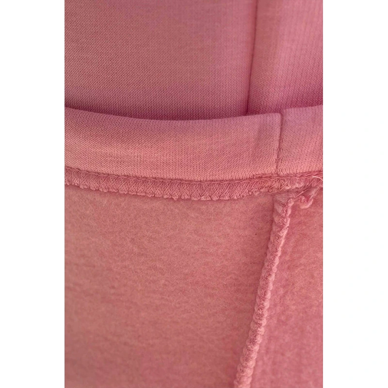 Alo Cropped Sweatshirt 2 Alo Cropped Sweatshirt <p>Alo Cropped Sweatshirt gives you a warm everyday layer with simple comfort and a polished casual feel. Style it for winter styling, casual days, coffee runs, office-casual outfits, and relaxed weekends.</p>