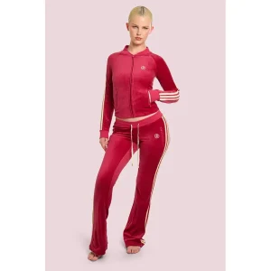 Areena Design <p>Body By Raven Tracksuit delivers a coordinated casual look with easy streetwear styling, relaxed comfort, and versatile outfit appeal for travel, lounge days, or everyday wear.</p> Body By Raven Tracksuit <p>Body By Raven Tracksuit delivers a coordinated casual look with easy streetwear styling, relaxed comfort, and versatile outfit appeal for travel, lounge days, or everyday wear.</p>
