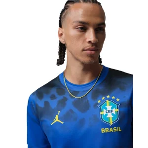 Areena Design <p>Brazil Academy Pro Jordan Pre-Match Top adds an easy everyday top to your wardrobe with clean, versatile styling. It is ideal for casual outfits, training-inspired looks, layered streetwear, and warm-weather styling.</p> Brazil Academy Pro Jordan Pre-Match Top <p>Brazil Academy Pro Jordan Pre-Match Top adds an easy everyday top to your wardrobe with clean, versatile styling. It is ideal for casual outfits, training-inspired looks, layered streetwear, and warm-weather styling.</p>
