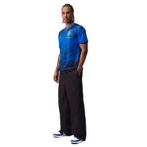 Areena Design <p>Brazil Academy Pro Jordan Pre-Match Top adds an easy everyday top to your wardrobe with clean, versatile styling. It is ideal for casual outfits, training-inspired looks, layered streetwear, and warm-weather styling.</p> Brazil Academy Pro Jordan Pre-Match Top <p>Brazil Academy Pro Jordan Pre-Match Top adds an easy everyday top to your wardrobe with clean, versatile styling. It is ideal for casual outfits, training-inspired looks, layered streetwear, and warm-weather styling.</p>