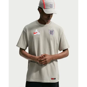 Areena Design <p>England x Palace Grey T-Shirt adds an easy everyday top to your wardrobe with clean, versatile styling. It is ideal for casual outfits, training-inspired looks, layered streetwear, and warm-weather styling.</p> England x Palace Grey T-Shirt <p>England x Palace Grey T-Shirt adds an easy everyday top to your wardrobe with clean, versatile styling. It is ideal for casual outfits, training-inspired looks, layered streetwear, and warm-weather styling.</p>