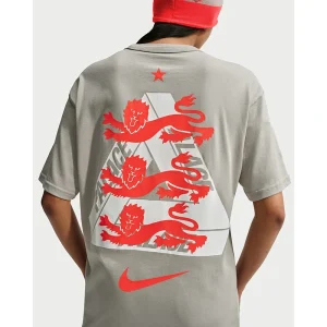 Areena Design <p>England x Palace Grey T-Shirt adds an easy everyday top to your wardrobe with clean, versatile styling. It is ideal for casual outfits, training-inspired looks, layered streetwear, and warm-weather styling.</p> England x Palace Grey T-Shirt <p>England x Palace Grey T-Shirt adds an easy everyday top to your wardrobe with clean, versatile styling. It is ideal for casual outfits, training-inspired looks, layered streetwear, and warm-weather styling.</p>