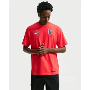 Areena Design <p>England x Palace Red T-Shirt adds an easy everyday top to your wardrobe with clean, versatile styling. It is ideal for casual outfits, training-inspired looks, layered streetwear, and warm-weather styling.</p> England x Palace Red T-Shirt <p>England x Palace Red T-Shirt adds an easy everyday top to your wardrobe with clean, versatile styling. It is ideal for casual outfits, training-inspired looks, layered streetwear, and warm-weather styling.</p>