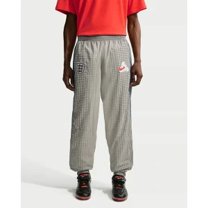 Areena Design <p>England x Palace Tracksuit Bottoms brings a comfortable casual-wear look with relaxed styling and everyday comfort. Use it for travel, lounging, streetwear outfits, training-inspired sets, and daily errands.</p> England x Palace Tracksuit Bottoms <p>England x Palace Tracksuit Bottoms brings a comfortable casual-wear look with relaxed styling and everyday comfort. Use it for travel, lounging, streetwear outfits, training-inspired sets, and daily errands.</p>