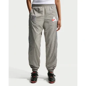 Areena Design <p>England x Palace Tracksuit Bottoms brings a comfortable casual-wear look with relaxed styling and everyday comfort. Use it for travel, lounging, streetwear outfits, training-inspired sets, and daily errands.</p> England x Palace Tracksuit Bottoms <p>England x Palace Tracksuit Bottoms brings a comfortable casual-wear look with relaxed styling and everyday comfort. Use it for travel, lounging, streetwear outfits, training-inspired sets, and daily errands.</p>