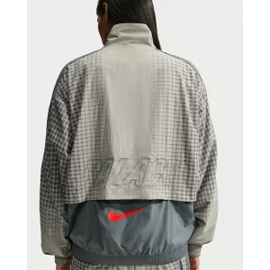 Areena Design <p>England x Palace Tracksuit Jacket brings a bold outerwear look to casual and streetwear outfits. Wear it for daily layering, night-out outfits, travel looks, and streetwear styling.</p> England x Palace Tracksuit Jacket <p>England x Palace Tracksuit Jacket brings a bold outerwear look to casual and streetwear outfits. Wear it for daily layering, night-out outfits, travel looks, and streetwear styling.</p>