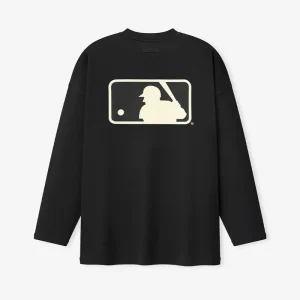 Areena Design <p>Essentials MLB Boxy Long Sleeve Tee delivers graphic fan style with easy everyday wearability, inspired by MLB-inspired sports heritage. A versatile long sleeve tee for match days, streetwear looks, travel and everyday casual wear.</p> Essentials MLB Boxy Long Sleeve Tee <p>Essentials MLB Boxy Long Sleeve Tee delivers graphic fan style with easy everyday wearability, inspired by MLB-inspired sports heritage. A versatile long sleeve tee for match days, streetwear looks, travel and everyday casual wear.</p>