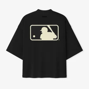 Areena Design <p>Essentials MLB Merch Tee delivers graphic fan style with easy everyday wearability, inspired by MLB-inspired sports heritage. A versatile merch tee for match days, streetwear looks, travel and everyday casual wear.</p> Essentials MLB Merch Tee <p>Essentials MLB Merch Tee delivers graphic fan style with easy everyday wearability, inspired by MLB-inspired sports heritage. A versatile merch tee for match days, streetwear looks, travel and everyday casual wear.</p>