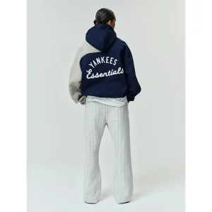 Areena Design <p>Essentials Yankees Raglan Half Zip Sport Hoodie delivers soft layering style with relaxed supporter comfort, inspired by New York Yankees-inspired baseball heritage. A versatile raglan half-zip sport hoodie for match days, streetwear looks, travel and everyday casual wear.</p> Essentials Yankees Raglan Half Zip Sport Hoodie <p>Essentials Yankees Raglan Half Zip Sport Hoodie delivers soft layering style with relaxed supporter comfort, inspired by New York Yankees-inspired baseball heritage. A versatile raglan half-zip sport hoodie for match days, streetwear looks, travel and everyday casual wear.</p>