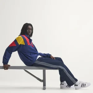Areena Design <p><strong>Adidas FIFA World Cup 26 Spain EQT Track Top</strong> brings football-inspired style into match days, casual outfits, travel and gifting. Pair it with denim, cargos, joggers, track pants or clean sneakers for an easy supporter look.</p> Adidas FIFA World Cup 26 Spain EQT Track Top <p><strong>Adidas FIFA World Cup 26 Spain EQT Track Top</strong> brings football-inspired style into match days, casual outfits, travel and gifting. Pair it with denim, cargos, joggers, track pants or clean sneakers for an easy supporter look.</p>