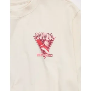 Areena Design <p>FWC26 OFFLINE By Aerie Canada Let's Stretch Oversized T-Shirt delivers graphic fan style with easy everyday wearability, inspired by Canada football culture and FIFA World Cup 2026 fan culture. A versatile t-shirt for match days, streetwear looks, travel and everyday casual wear.</p> FWC26 OFFLINE By Aerie Canada Let's Stretch Oversized T-Shirt <p>FWC26 OFFLINE By Aerie Canada Let's Stretch Oversized T-Shirt delivers graphic fan style with easy everyday wearability, inspired by Canada football culture and FIFA World Cup 2026 fan culture. A versatile t-shirt for match days, streetwear looks, travel and everyday casual wear.</p>