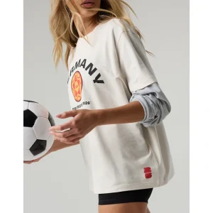 Areena Design <p>FWC26 OFFLINE By Aerie Germany Let's Stretch Oversized T-Shirt delivers graphic fan style with easy everyday wearability, inspired by Germany football heritage and FIFA World Cup 2026 fan culture. A versatile t-shirt for match days, streetwear looks, travel and everyday casual wear.</p> FWC26 OFFLINE By Aerie Germany Let's Stretch Oversized T-Shirt <p>FWC26 OFFLINE By Aerie Germany Let's Stretch Oversized T-Shirt delivers graphic fan style with easy everyday wearability, inspired by Germany football heritage and FIFA World Cup 2026 fan culture. A versatile t-shirt for match days, streetwear looks, travel and everyday casual wear.</p>