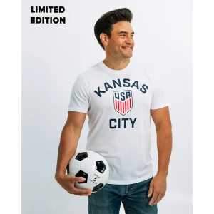 Areena Design <p>Fifa Kansas City U.S. Soccer Vintage White Tee delivers graphic fan style with easy everyday wearability, inspired by Kansas City local pride and global football culture. A versatile tee for match days, streetwear looks, travel and everyday casual wear.</p> Fifa Kansas City U.S. Soccer Vintage White Tee <p>Fifa Kansas City U.S. Soccer Vintage White Tee delivers graphic fan style with easy everyday wearability, inspired by Kansas City local pride and global football culture. A versatile tee for match days, streetwear looks, travel and everyday casual wear.</p>