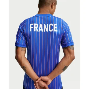 Areena Design <p>France x Jacquemus Academy Pro Top adds an easy everyday top to your wardrobe with clean, versatile styling. It is ideal for casual outfits, training-inspired looks, layered streetwear, and warm-weather styling.</p> France x Jacquemus Academy Pro Top <p>France x Jacquemus Academy Pro Top adds an easy everyday top to your wardrobe with clean, versatile styling. It is ideal for casual outfits, training-inspired looks, layered streetwear, and warm-weather styling.</p>