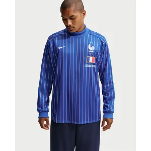 Areena Design <p>France x Jacquemus Goalkeeper Shirt adds an easy everyday top to your wardrobe with clean, versatile styling. It is ideal for casual outfits, training-inspired looks, layered streetwear, and warm-weather styling.</p> France x Jacquemus Goalkeeper Shirt <p>France x Jacquemus Goalkeeper Shirt adds an easy everyday top to your wardrobe with clean, versatile styling. It is ideal for casual outfits, training-inspired looks, layered streetwear, and warm-weather styling.</p>