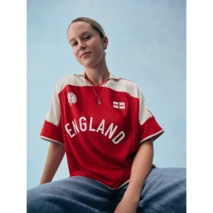 Areena Design <p>The GAP x FIFA World Cup 2026 England Oversized Jersey delivers a recognizable England look in a wearable jersey silhouette. Style it for watch parties, events, weekends, or daily streetwear with denim, joggers, sneakers, and simple neutral layers.</p> GAP x FIFA World Cup 2026 England Oversized Jersey <p>The GAP x FIFA World Cup 2026 England Oversized Jersey delivers a recognizable England look in a wearable jersey silhouette. Style it for watch parties, events, weekends, or daily streetwear with denim, joggers, sneakers, and simple neutral layers.</p>
