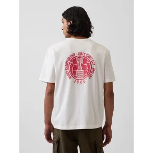 Areena Design <p>Show your connection to England with the GAP x FIFA World Cup 2026 England Relaxed Graphic T-Shirt. This relaxed graphic T-shirt brings a bold, fan-inspired identity to match days, travel, and casual outfits while remaining easy to coordinate with everyday wardrobe basics.</p> GAP x FIFA World Cup 2026 England Relaxed Graphic T-Shirt <p>Show your connection to England with the GAP x FIFA World Cup 2026 England Relaxed Graphic T-Shirt. This relaxed graphic T-shirt brings a bold, fan-inspired identity to match days, travel, and casual outfits while remaining easy to coordinate with everyday wardrobe basics.</p>