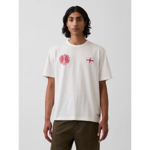 Areena Design <p>Show your connection to England with the GAP x FIFA World Cup 2026 England Relaxed Graphic T-Shirt. This relaxed graphic T-shirt brings a bold, fan-inspired identity to match days, travel, and casual outfits while remaining easy to coordinate with everyday wardrobe basics.</p> GAP x FIFA World Cup 2026 England Relaxed Graphic T-Shirt <p>Show your connection to England with the GAP x FIFA World Cup 2026 England Relaxed Graphic T-Shirt. This relaxed graphic T-shirt brings a bold, fan-inspired identity to match days, travel, and casual outfits while remaining easy to coordinate with everyday wardrobe basics.</p>
