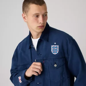 Areena Design <p><strong>Levi’s England Football Denim Jacket</strong> brings football-inspired style into match days, casual outfits, travel and gifting. Pair it with denim, cargos, joggers, track pants or clean sneakers for an easy supporter look.</p> Levi’s England Football Denim Jacket <p><strong>Levi’s England Football Denim Jacket</strong> brings football-inspired style into match days, casual outfits, travel and gifting. Pair it with denim, cargos, joggers, track pants or clean sneakers for an easy supporter look.</p>