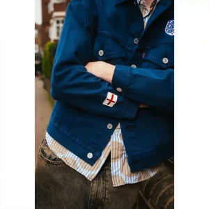 Areena Design <p><strong>Levi’s England Football Denim Jacket</strong> brings football-inspired style into match days, casual outfits, travel and gifting. Pair it with denim, cargos, joggers, track pants or clean sneakers for an easy supporter look.</p> Levi’s England Football Denim Jacket <p><strong>Levi’s England Football Denim Jacket</strong> brings football-inspired style into match days, casual outfits, travel and gifting. Pair it with denim, cargos, joggers, track pants or clean sneakers for an easy supporter look.</p>
