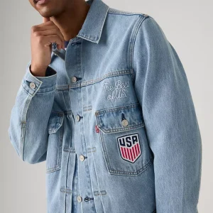 Areena Design <p>Levi's US Soccer Medium Wash Denim Jacket delivers sporty outerwear style with easy streetwear versatility, inspired by U.S. Soccer supporter culture. A versatile denim jacket for match days, streetwear looks, travel and everyday casual wear.</p> Levi's US Soccer Medium Wash Denim Jacket <p>Levi's US Soccer Medium Wash Denim Jacket delivers sporty outerwear style with easy streetwear versatility, inspired by U.S. Soccer supporter culture. A versatile denim jacket for match days, streetwear looks, travel and everyday casual wear.</p>