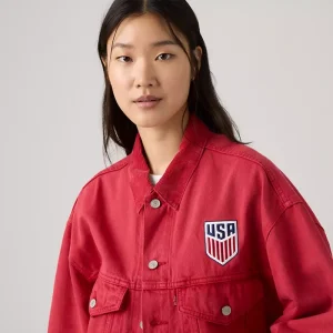 Areena Design <p>Levi's US Soccer Red Medium Wash Denim Jacket delivers sporty outerwear style with easy streetwear versatility, inspired by U.S. Soccer supporter culture. A versatile denim jacket for match days, streetwear looks, travel and everyday casual wear.</p> Levi's US Soccer Red Medium Wash Denim Jacket <p>Levi's US Soccer Red Medium Wash Denim Jacket delivers sporty outerwear style with easy streetwear versatility, inspired by U.S. Soccer supporter culture. A versatile denim jacket for match days, streetwear looks, travel and everyday casual wear.</p>