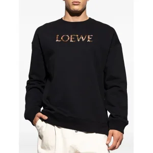 Areena Design <p>Loewe Sweatshirt brings a clean casual look with easy everyday styling, comfortable layering, and versatile outfit appeal for streetwear, travel, gifting, or relaxed wear.</p> Loewe Sweatshirt <p>Loewe Sweatshirt brings a clean casual look with easy everyday styling, comfortable layering, and versatile outfit appeal for streetwear, travel, gifting, or relaxed wear.</p>