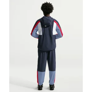 Areena Design <p><strong>Men's Nike England Energy Woven Jacket</strong> brings football-inspired style into match days, casual outfits, travel and gifting. Pair it with denim, cargos, joggers, track pants or clean sneakers for an easy supporter look.</p> Men's Nike England Energy Woven Jacket <p><strong>Men's Nike England Energy Woven Jacket</strong> brings football-inspired style into match days, casual outfits, travel and gifting. Pair it with denim, cargos, joggers, track pants or clean sneakers for an easy supporter look.</p>