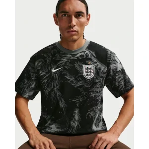 Areena Design <p><strong>Men's Nike England Football T-Shirt</strong> brings football-inspired style into match days, casual outfits, travel and gifting. Pair it with shorts, denim, cargos, track pants or a light overshirt for an easy supporter look.</p> Men's Nike England Football T-Shirt <p><strong>Men's Nike England Football T-Shirt</strong> brings football-inspired style into match days, casual outfits, travel and gifting. Pair it with shorts, denim, cargos, track pants or a light overshirt for an easy supporter look.</p>