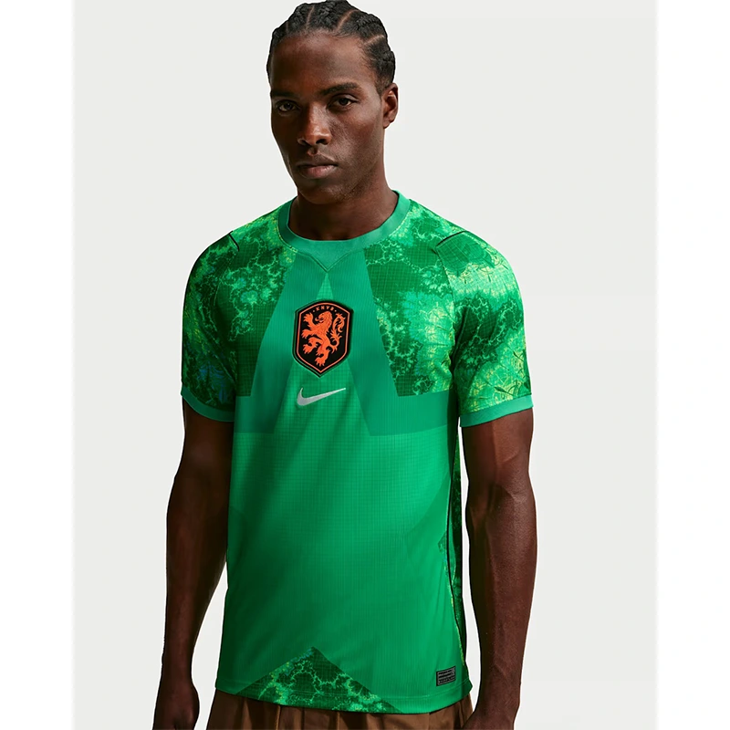 Men's Nike Netherlands 2026 Stadium Goalkeeper Short-Sleeve Jersey 4 Men's Nike Netherlands 2026 Stadium Goalkeeper Short-Sleeve Jersey <p><strong>Men's Nike Netherlands 2026 Stadium Goalkeeper Short-Sleeve Jersey</strong> brings football-inspired style into match days, casual outfits, travel and gifting. Pair it with shorts, denim, cargos, track pants or a light overshirt for an easy supporter look.</p>
