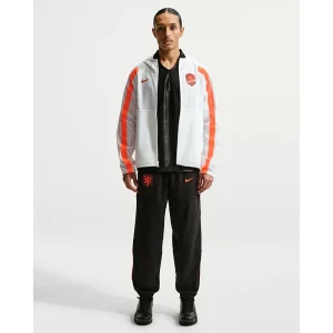 Areena Design <p><strong>Men's Nike Netherlands Energy Woven Jacket</strong> brings football-inspired style into match days, casual outfits, travel and gifting. Pair it with denim, cargos, joggers, track pants or clean sneakers for an easy supporter look.</p> Men's Nike Netherlands Energy Woven Jacket <p><strong>Men's Nike Netherlands Energy Woven Jacket</strong> brings football-inspired style into match days, casual outfits, travel and gifting. Pair it with denim, cargos, joggers, track pants or clean sneakers for an easy supporter look.</p>