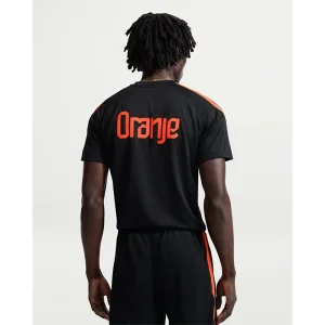 Areena Design <p><strong>Men's Nike Netherlands Strike Short-Sleeve Top</strong> brings football-inspired style into match days, casual outfits, travel and gifting. Pair it with jeans, shorts, cargos, joggers or sneakers for an easy supporter look.</p> Men's Nike Netherlands Strike Short-Sleeve Top <p><strong>Men's Nike Netherlands Strike Short-Sleeve Top</strong> brings football-inspired style into match days, casual outfits, travel and gifting. Pair it with jeans, shorts, cargos, joggers or sneakers for an easy supporter look.</p>