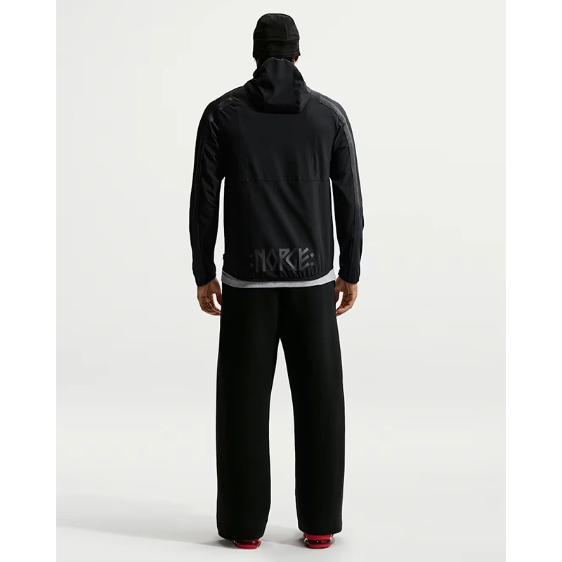 Men's Nike Norway Energy Woven Jacket Men's Nike Norway Energy Woven Jacket <p><strong>Men's Nike Norway Energy Woven Jacket</strong> brings football-inspired style into match days, casual outfits, travel and gifting. Pair it with denim, cargos, joggers, track pants or clean sneakers for an easy supporter look.</p>